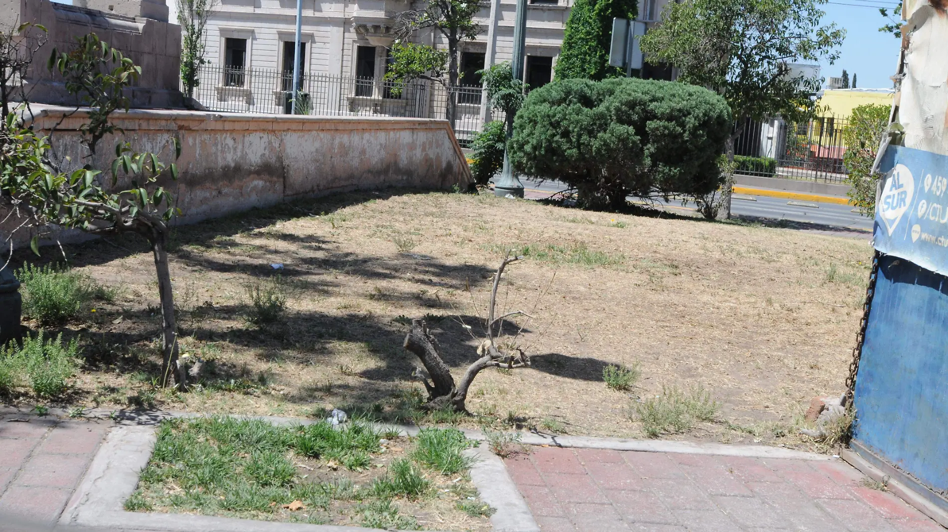 monumento a  manuel ojinaga abandonado (17)